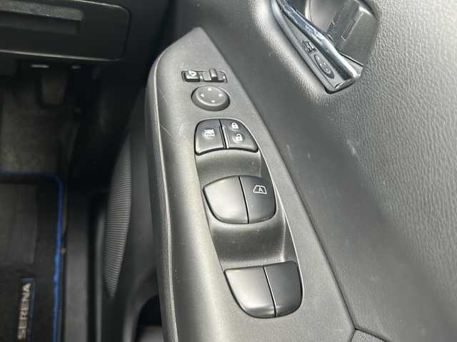 日産 セレナ e－パワー ハイウェイスター V 静岡県 2021(令3)年 1.7万km ダイヤモンドブラック 純正ナビ/・FM/AM/・Bluetooth/・CD/DVD/・SD/フルセグTV/主要装備/・プロパイロット/・後席フリップダウンモニター/・アラウンドビューモニター/・デジタルインナーミラー/・両側パワスラ/・エマージェンシーブレーキ/・サイドカーテンエアバッグ/・ドラレコ/・運転席+助手席シートヒーター/・後席エアコン/・ステアリングヒーター