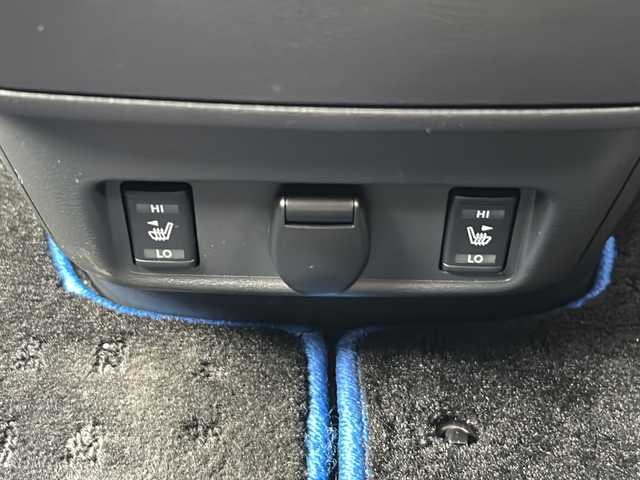 日産 セレナ e－パワー ハイウェイスター V 静岡県 2021(令3)年 1.7万km ダイヤモンドブラック 純正ナビ/・FM/AM/・Bluetooth/・CD/DVD/・SD/フルセグTV/主要装備/・プロパイロット/・後席フリップダウンモニター/・アラウンドビューモニター/・デジタルインナーミラー/・両側パワスラ/・エマージェンシーブレーキ/・サイドカーテンエアバッグ/・ドラレコ/・運転席+助手席シートヒーター/・後席エアコン/・ステアリングヒーター