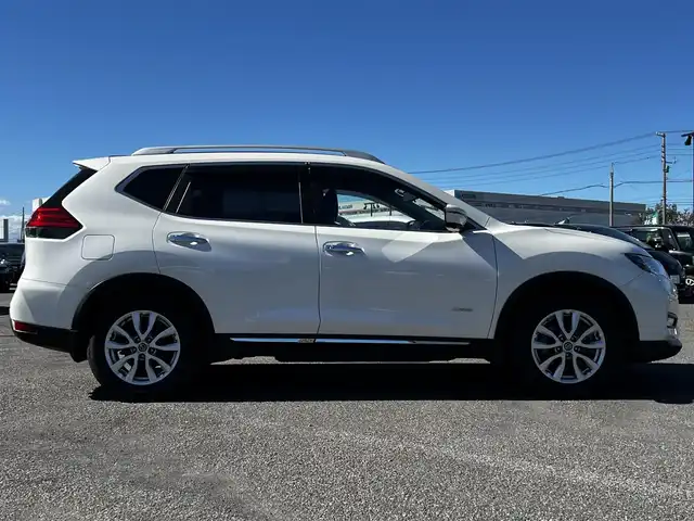 日産 エクストレイル ハイブリッド 20Xi 道央・札幌 2020(令2)年 10.6万km ブリリアントホワイトパール ４WD/純正SDナビ/AUX/DVD/SD/フルセグ/プロパイロット/衝突被害軽減ブレーキ/横滑り防止装置/インテリジェントクルーズコントロール/ダウンヒルアシストコントロール/グリップコントロール/クリアランスソナー/バックカメラ/フロントカメラ/サイドカメラ/全方位カメラ/アラウンドビューモニター/ビルトインETC/アイドリングストップ/パワーバックドア/全席シートヒーター/レザーシート/革巻きステアリング/ステアリングリモコン/電動パーキング/オートブレーキホールド/デジタルインナーミラー/プッシュスタート/スマートキー/LEDヘッドライト/オートライト/フォグランプ/ヘッドライトレベライザー/電動格納ミラー/ドアバイザー/純正フロアマット/スペアキー/ルーフレール
