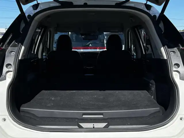 日産 エクストレイル ハイブリッド 20Xi 道央・札幌 2020(令2)年 10.6万km ブリリアントホワイトパール ４WD/純正SDナビ/AUX/DVD/SD/フルセグ/プロパイロット/衝突被害軽減ブレーキ/横滑り防止装置/インテリジェントクルーズコントロール/ダウンヒルアシストコントロール/グリップコントロール/クリアランスソナー/バックカメラ/フロントカメラ/サイドカメラ/全方位カメラ/アラウンドビューモニター/ビルトインETC/アイドリングストップ/パワーバックドア/全席シートヒーター/レザーシート/革巻きステアリング/ステアリングリモコン/電動パーキング/オートブレーキホールド/デジタルインナーミラー/プッシュスタート/スマートキー/LEDヘッドライト/オートライト/フォグランプ/ヘッドライトレベライザー/電動格納ミラー/ドアバイザー/純正フロアマット/スペアキー/ルーフレール