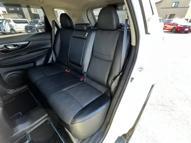 日産 エクストレイル ハイブリッド 20Xi 道央・札幌 2020(令2)年 10.6万km ブリリアントホワイトパール ４WD/純正SDナビ/AUX/DVD/SD/フルセグ/プロパイロット/衝突被害軽減ブレーキ/横滑り防止装置/インテリジェントクルーズコントロール/ダウンヒルアシストコントロール/グリップコントロール/クリアランスソナー/バックカメラ/フロントカメラ/サイドカメラ/全方位カメラ/アラウンドビューモニター/ビルトインETC/アイドリングストップ/パワーバックドア/全席シートヒーター/レザーシート/革巻きステアリング/ステアリングリモコン/電動パーキング/オートブレーキホールド/デジタルインナーミラー/プッシュスタート/スマートキー/LEDヘッドライト/オートライト/フォグランプ/ヘッドライトレベライザー/電動格納ミラー/ドアバイザー/純正フロアマット/スペアキー/ルーフレール