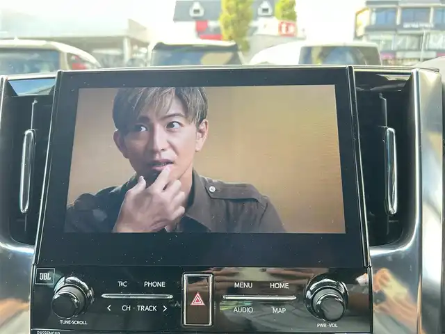 トヨタ アルファードハイブリット 兵庫県 2021(令3)年 1.3万km パール メーカーナビ（CD/DVD/BT/USB/HDMI/SD）/フルセグTV/バックカメラ/全周囲/ETC2.0/サンルーフ/プレミアムサウンド/フリップダウンモニター/両側パワースライドドア/衝突軽減ブレーキ/クルーズコントロール/前後コーナーセンサー/前方ドライブレコーダー/レザーシート/シートヒーター/エアーシート/パワーシート/LEDヘッドライト/オートライト/オートハイビーム/電動リアゲート/オートホールド/電動パーキングブレーキ/スマートキー/AC100V/電動格納ミラー/純正フロアマット/純正ドアバイザー/純正アルミ17インチ