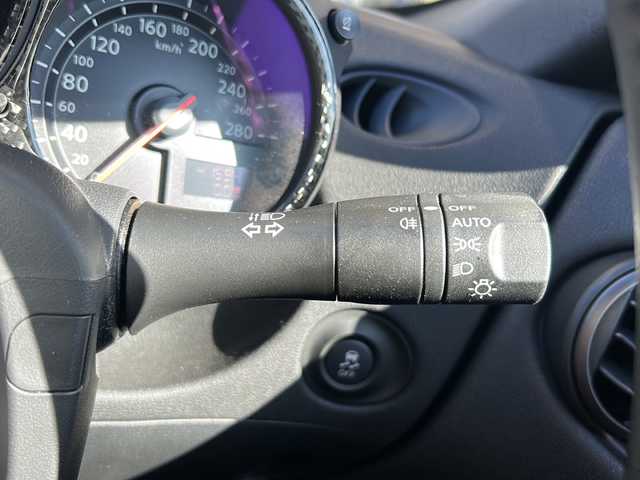 日産 フェアレディ Ｚ ニスモ 静岡県 2016(平28)年 4.2万km ブリリアントシルバー 純正マルチ/・ナビゲーション/・AM/FM/・Bluetooth/・CD/DVD/・AUX/・フルセグTV/・Music Box/主要装備/・19インチADVANアルミ/・HKSメタルキャタライザー/・HKSオイルクーラー/・NISMOマフラー/・NISMOタワーバー/・BOSEスピーカー/・3眼メーター/・HIDヘッドライト/・ビルトインETC/・レカロシート/・横滑り防止装置/・サイドカーテンエアバッグ/・オートライト/・フォグランプ