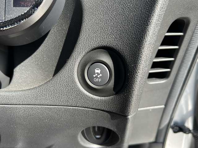 日産 フェアレディ Ｚ ニスモ 静岡県 2016(平28)年 4.2万km ブリリアントシルバー 純正マルチ/・ナビゲーション/・AM/FM/・Bluetooth/・CD/DVD/・AUX/・フルセグTV/・Music Box/主要装備/・19インチADVANアルミ/・HKSメタルキャタライザー/・HKSオイルクーラー/・NISMOマフラー/・NISMOタワーバー/・BOSEスピーカー/・3眼メーター/・HIDヘッドライト/・ビルトインETC/・レカロシート/・横滑り防止装置/・サイドカーテンエアバッグ/・オートライト/・フォグランプ