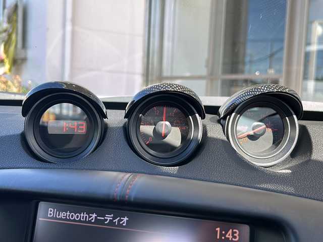 日産 フェアレディ Ｚ ニスモ 静岡県 2016(平28)年 4.2万km ブリリアントシルバー 純正マルチ/・ナビゲーション/・AM/FM/・Bluetooth/・CD/DVD/・AUX/・フルセグTV/・Music Box/主要装備/・19インチADVANアルミ/・HKSメタルキャタライザー/・HKSオイルクーラー/・NISMOマフラー/・NISMOタワーバー/・BOSEスピーカー/・3眼メーター/・HIDヘッドライト/・ビルトインETC/・レカロシート/・横滑り防止装置/・サイドカーテンエアバッグ/・オートライト/・フォグランプ