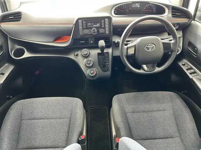 トヨタ シエンタ X 沖縄県 2015(平27)年 7.1万km ブラックM (株)IDOMが運営する【じしゃロンOO店】の自社ローン専用車両になりますこちらは現金またはオートローンご利用時の価格です。自社ローンご希望の方は別途その旨お申付け下さい/・プッシュスタート　/・ＣＤ再生　/・ＵＳＢ入力端子　/・アイドリングストップ　/・片側パワースライドドア　/・パワーステアリング　/・純正フロアマット　/・取扱説明書　/・横滑り防止装置　/・スマートキー