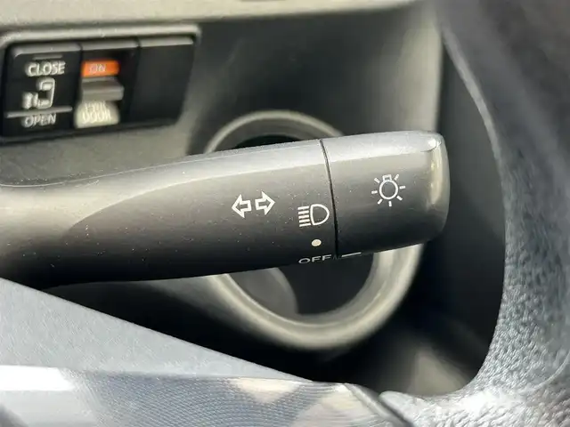 トヨタ シエンタ X 沖縄県 2015(平27)年 7.1万km ブラックM (株)IDOMが運営する【じしゃロンOO店】の自社ローン専用車両になりますこちらは現金またはオートローンご利用時の価格です。自社ローンご希望の方は別途その旨お申付け下さい/・プッシュスタート　/・ＣＤ再生　/・ＵＳＢ入力端子　/・アイドリングストップ　/・片側パワースライドドア　/・パワーステアリング　/・純正フロアマット　/・取扱説明書　/・横滑り防止装置　/・スマートキー