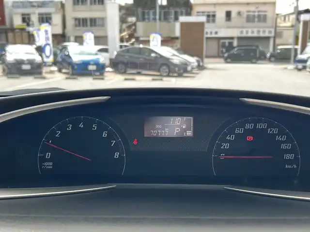 トヨタ シエンタ X 沖縄県 2015(平27)年 7.1万km ブラックM (株)IDOMが運営する【じしゃロンOO店】の自社ローン専用車両になりますこちらは現金またはオートローンご利用時の価格です。自社ローンご希望の方は別途その旨お申付け下さい/・プッシュスタート　/・ＣＤ再生　/・ＵＳＢ入力端子　/・アイドリングストップ　/・片側パワースライドドア　/・パワーステアリング　/・純正フロアマット　/・取扱説明書　/・横滑り防止装置　/・スマートキー