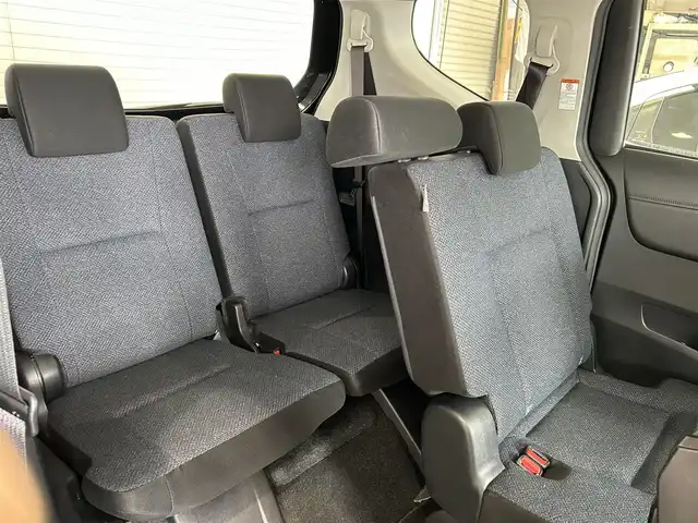 トヨタ シエンタ X 沖縄県 2015(平27)年 7.1万km ブラックM (株)IDOMが運営する【じしゃロンOO店】の自社ローン専用車両になりますこちらは現金またはオートローンご利用時の価格です。自社ローンご希望の方は別途その旨お申付け下さい/・プッシュスタート　/・ＣＤ再生　/・ＵＳＢ入力端子　/・アイドリングストップ　/・片側パワースライドドア　/・パワーステアリング　/・純正フロアマット　/・取扱説明書　/・横滑り防止装置　/・スマートキー