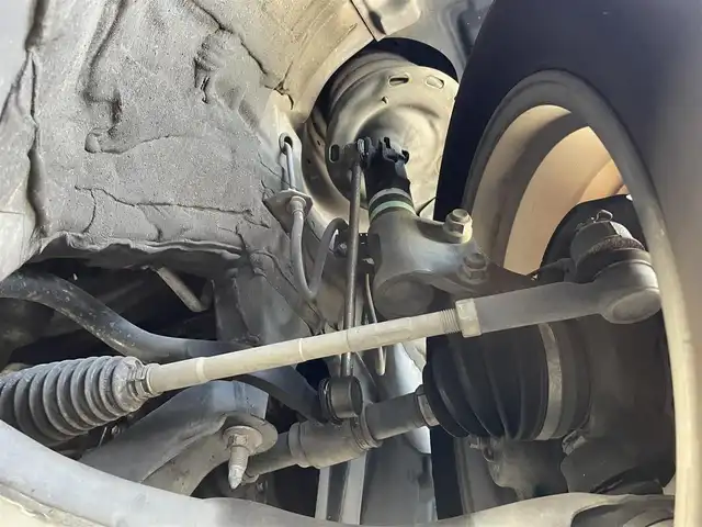 トヨタ ノア Si 滋賀県 2014(平26)年 6.6万km ボルドーマイカメタリック フリップダウンモニター/ツインムーンルーフ/両側パワースライドドア/7インチ純正ナビ【NSZN-W64T】/(FM/AM/CD/DVD/フルセグ/Bluetooth/HDMI)/ETC/バックカメラ/電動格納ミラー/アイドリングストップ/革巻きステアリング/ステアリングスイッチ/オートライト/キセノンライト/フロントフォグ/フルオートエアコン/プッシュスタート/スマートキー/純正フロアマット/ドアバイザー