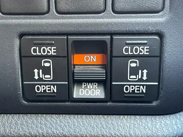 トヨタ ノア Si 滋賀県 2014(平26)年 6.6万km ボルドーマイカメタリック フリップダウンモニター/ツインムーンルーフ/両側パワースライドドア/7インチ純正ナビ【NSZN-W64T】/(FM/AM/CD/DVD/フルセグ/Bluetooth/HDMI)/ETC/バックカメラ/電動格納ミラー/アイドリングストップ/革巻きステアリング/ステアリングスイッチ/オートライト/キセノンライト/フロントフォグ/フルオートエアコン/プッシュスタート/スマートキー/純正フロアマット/ドアバイザー