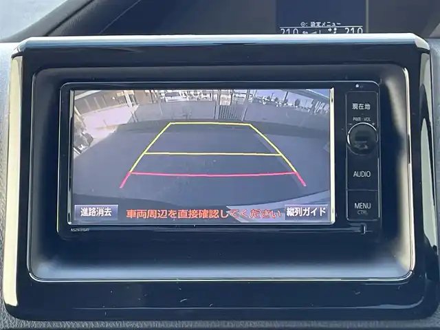 トヨタ ノア Si 滋賀県 2014(平26)年 6.6万km ボルドーマイカメタリック フリップダウンモニター/ツインムーンルーフ/両側パワースライドドア/7インチ純正ナビ【NSZN-W64T】/(FM/AM/CD/DVD/フルセグ/Bluetooth/HDMI)/ETC/バックカメラ/電動格納ミラー/アイドリングストップ/革巻きステアリング/ステアリングスイッチ/オートライト/キセノンライト/フロントフォグ/フルオートエアコン/プッシュスタート/スマートキー/純正フロアマット/ドアバイザー