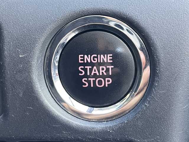 トヨタ ノア Si 滋賀県 2014(平26)年 6.6万km ボルドーマイカメタリック フリップダウンモニター/ツインムーンルーフ/両側パワースライドドア/7インチ純正ナビ【NSZN-W64T】/(FM/AM/CD/DVD/フルセグ/Bluetooth/HDMI)/ETC/バックカメラ/電動格納ミラー/アイドリングストップ/革巻きステアリング/ステアリングスイッチ/オートライト/キセノンライト/フロントフォグ/フルオートエアコン/プッシュスタート/スマートキー/純正フロアマット/ドアバイザー