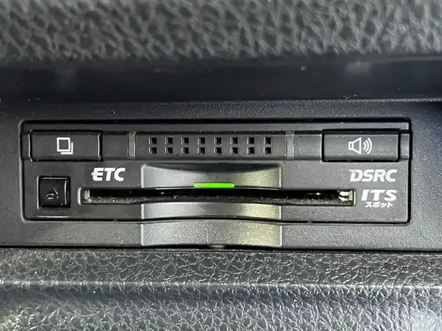 トヨタ ノア Si 滋賀県 2014(平26)年 6.6万km ボルドーマイカメタリック フリップダウンモニター/ツインムーンルーフ/両側パワースライドドア/7インチ純正ナビ【NSZN-W64T】/(FM/AM/CD/DVD/フルセグ/Bluetooth/HDMI)/ETC/バックカメラ/電動格納ミラー/アイドリングストップ/革巻きステアリング/ステアリングスイッチ/オートライト/キセノンライト/フロントフォグ/フルオートエアコン/プッシュスタート/スマートキー/純正フロアマット/ドアバイザー