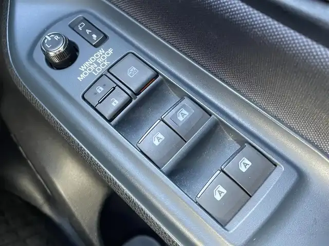 トヨタ ノア Si 滋賀県 2014(平26)年 6.6万km ボルドーマイカメタリック フリップダウンモニター/ツインムーンルーフ/両側パワースライドドア/7インチ純正ナビ【NSZN-W64T】/(FM/AM/CD/DVD/フルセグ/Bluetooth/HDMI)/ETC/バックカメラ/電動格納ミラー/アイドリングストップ/革巻きステアリング/ステアリングスイッチ/オートライト/キセノンライト/フロントフォグ/フルオートエアコン/プッシュスタート/スマートキー/純正フロアマット/ドアバイザー