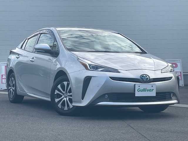 トヨタ プリウス A プレミアム 静岡県 2019(令1)年 3.7万km シルバーM ●11.6インチ純正ディスプレイオーディオ(ナビ付き)/(フルセグ/Bluetooth/iPod/AUX//AppleCarPlay/AndroidAuto)/●本革レザーシート/●運転席パワーシート/●前席シートヒーター＆エアシート/●バックカメラ/●レーダークルーズコントロール/●パーキングアシスト/●ブラインドスポットモニター/●プリクラッシュセーフティ/●レーンキープアシスト/●前後クリアランスソナー/●LEDヘッドライト＆フォグランプ/●オートライト/●オートマチックハイビーム/●革巻きステアリング/●ステアリングスイッチ/●ETC2.0/●前方ドライブレコーダー/●ヘッドアップディスプレイ/●自動防眩ミラー/●電動格納ウィンカーミラー/●JBLプレミアムサウンドシステム/●スマートキー/●プッシュスタート/●ドアバイザー/●純正フロアマット/●純正15インチアルミホイール/●純正ホイールカバー/●ダブル＋サイドSRS＋ABS