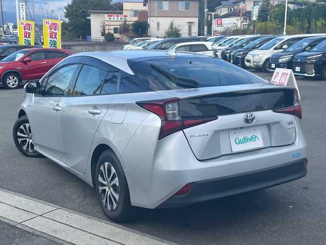トヨタ プリウス A プレミアム 静岡県 2019(令1)年 3.7万km シルバーM ●11.6インチ純正ディスプレイオーディオ(ナビ付き)/(フルセグ/Bluetooth/iPod/AUX//AppleCarPlay/AndroidAuto)/●本革レザーシート/●運転席パワーシート/●前席シートヒーター＆エアシート/●バックカメラ/●レーダークルーズコントロール/●パーキングアシスト/●ブラインドスポットモニター/●プリクラッシュセーフティ/●レーンキープアシスト/●前後クリアランスソナー/●LEDヘッドライト＆フォグランプ/●オートライト/●オートマチックハイビーム/●革巻きステアリング/●ステアリングスイッチ/●ETC2.0/●前方ドライブレコーダー/●ヘッドアップディスプレイ/●自動防眩ミラー/●電動格納ウィンカーミラー/●JBLプレミアムサウンドシステム/●スマートキー/●プッシュスタート/●ドアバイザー/●純正フロアマット/●純正15インチアルミホイール/●純正ホイールカバー/●ダブル＋サイドSRS＋ABS