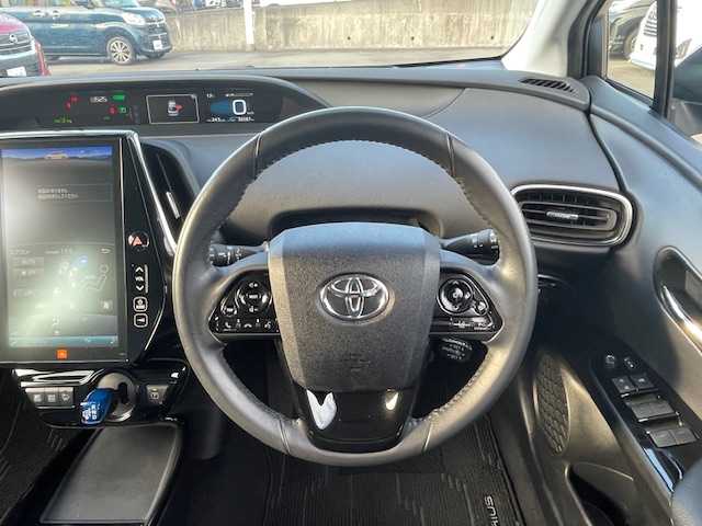 トヨタ プリウス A プレミアム 静岡県 2019(令1)年 3.7万km シルバーM ●11.6インチ純正ディスプレイオーディオ(ナビ付き)/(フルセグ/Bluetooth/iPod/AUX//AppleCarPlay/AndroidAuto)/●本革レザーシート/●運転席パワーシート/●前席シートヒーター＆エアシート/●バックカメラ/●レーダークルーズコントロール/●パーキングアシスト/●ブラインドスポットモニター/●プリクラッシュセーフティ/●レーンキープアシスト/●前後クリアランスソナー/●LEDヘッドライト＆フォグランプ/●オートライト/●オートマチックハイビーム/●革巻きステアリング/●ステアリングスイッチ/●ETC2.0/●前方ドライブレコーダー/●ヘッドアップディスプレイ/●自動防眩ミラー/●電動格納ウィンカーミラー/●JBLプレミアムサウンドシステム/●スマートキー/●プッシュスタート/●ドアバイザー/●純正フロアマット/●純正15インチアルミホイール/●純正ホイールカバー/●ダブル＋サイドSRS＋ABS