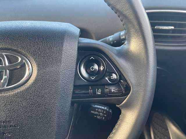 トヨタ プリウス A プレミアム 静岡県 2019(令1)年 3.7万km シルバーM ●11.6インチ純正ディスプレイオーディオ(ナビ付き)/(フルセグ/Bluetooth/iPod/AUX//AppleCarPlay/AndroidAuto)/●本革レザーシート/●運転席パワーシート/●前席シートヒーター＆エアシート/●バックカメラ/●レーダークルーズコントロール/●パーキングアシスト/●ブラインドスポットモニター/●プリクラッシュセーフティ/●レーンキープアシスト/●前後クリアランスソナー/●LEDヘッドライト＆フォグランプ/●オートライト/●オートマチックハイビーム/●革巻きステアリング/●ステアリングスイッチ/●ETC2.0/●前方ドライブレコーダー/●ヘッドアップディスプレイ/●自動防眩ミラー/●電動格納ウィンカーミラー/●JBLプレミアムサウンドシステム/●スマートキー/●プッシュスタート/●ドアバイザー/●純正フロアマット/●純正15インチアルミホイール/●純正ホイールカバー/●ダブル＋サイドSRS＋ABS