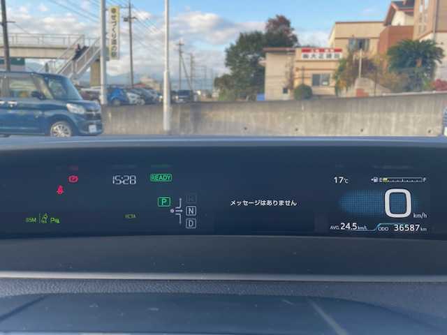 トヨタ プリウス A プレミアム 静岡県 2019(令1)年 3.7万km シルバーM ●11.6インチ純正ディスプレイオーディオ(ナビ付き)/(フルセグ/Bluetooth/iPod/AUX//AppleCarPlay/AndroidAuto)/●本革レザーシート/●運転席パワーシート/●前席シートヒーター＆エアシート/●バックカメラ/●レーダークルーズコントロール/●パーキングアシスト/●ブラインドスポットモニター/●プリクラッシュセーフティ/●レーンキープアシスト/●前後クリアランスソナー/●LEDヘッドライト＆フォグランプ/●オートライト/●オートマチックハイビーム/●革巻きステアリング/●ステアリングスイッチ/●ETC2.0/●前方ドライブレコーダー/●ヘッドアップディスプレイ/●自動防眩ミラー/●電動格納ウィンカーミラー/●JBLプレミアムサウンドシステム/●スマートキー/●プッシュスタート/●ドアバイザー/●純正フロアマット/●純正15インチアルミホイール/●純正ホイールカバー/●ダブル＋サイドSRS＋ABS