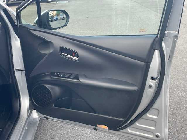 トヨタ プリウス A プレミアム 静岡県 2019(令1)年 3.7万km シルバーM ●11.6インチ純正ディスプレイオーディオ(ナビ付き)/(フルセグ/Bluetooth/iPod/AUX//AppleCarPlay/AndroidAuto)/●本革レザーシート/●運転席パワーシート/●前席シートヒーター＆エアシート/●バックカメラ/●レーダークルーズコントロール/●パーキングアシスト/●ブラインドスポットモニター/●プリクラッシュセーフティ/●レーンキープアシスト/●前後クリアランスソナー/●LEDヘッドライト＆フォグランプ/●オートライト/●オートマチックハイビーム/●革巻きステアリング/●ステアリングスイッチ/●ETC2.0/●前方ドライブレコーダー/●ヘッドアップディスプレイ/●自動防眩ミラー/●電動格納ウィンカーミラー/●JBLプレミアムサウンドシステム/●スマートキー/●プッシュスタート/●ドアバイザー/●純正フロアマット/●純正15インチアルミホイール/●純正ホイールカバー/●ダブル＋サイドSRS＋ABS