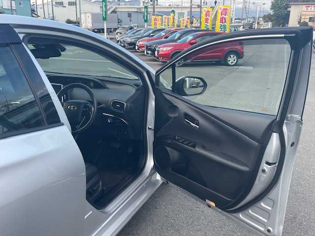 トヨタ プリウス A プレミアム 静岡県 2019(令1)年 3.7万km シルバーM ●11.6インチ純正ディスプレイオーディオ(ナビ付き)/(フルセグ/Bluetooth/iPod/AUX//AppleCarPlay/AndroidAuto)/●本革レザーシート/●運転席パワーシート/●前席シートヒーター＆エアシート/●バックカメラ/●レーダークルーズコントロール/●パーキングアシスト/●ブラインドスポットモニター/●プリクラッシュセーフティ/●レーンキープアシスト/●前後クリアランスソナー/●LEDヘッドライト＆フォグランプ/●オートライト/●オートマチックハイビーム/●革巻きステアリング/●ステアリングスイッチ/●ETC2.0/●前方ドライブレコーダー/●ヘッドアップディスプレイ/●自動防眩ミラー/●電動格納ウィンカーミラー/●JBLプレミアムサウンドシステム/●スマートキー/●プッシュスタート/●ドアバイザー/●純正フロアマット/●純正15インチアルミホイール/●純正ホイールカバー/●ダブル＋サイドSRS＋ABS