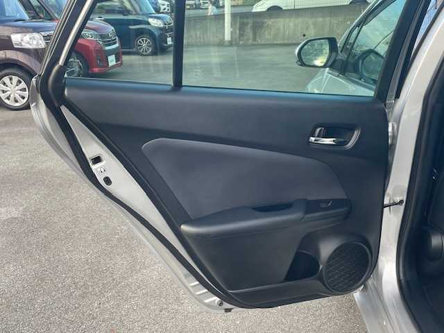 トヨタ プリウス A プレミアム 静岡県 2019(令1)年 3.7万km シルバーM ●11.6インチ純正ディスプレイオーディオ(ナビ付き)/(フルセグ/Bluetooth/iPod/AUX//AppleCarPlay/AndroidAuto)/●本革レザーシート/●運転席パワーシート/●前席シートヒーター＆エアシート/●バックカメラ/●レーダークルーズコントロール/●パーキングアシスト/●ブラインドスポットモニター/●プリクラッシュセーフティ/●レーンキープアシスト/●前後クリアランスソナー/●LEDヘッドライト＆フォグランプ/●オートライト/●オートマチックハイビーム/●革巻きステアリング/●ステアリングスイッチ/●ETC2.0/●前方ドライブレコーダー/●ヘッドアップディスプレイ/●自動防眩ミラー/●電動格納ウィンカーミラー/●JBLプレミアムサウンドシステム/●スマートキー/●プッシュスタート/●ドアバイザー/●純正フロアマット/●純正15インチアルミホイール/●純正ホイールカバー/●ダブル＋サイドSRS＋ABS