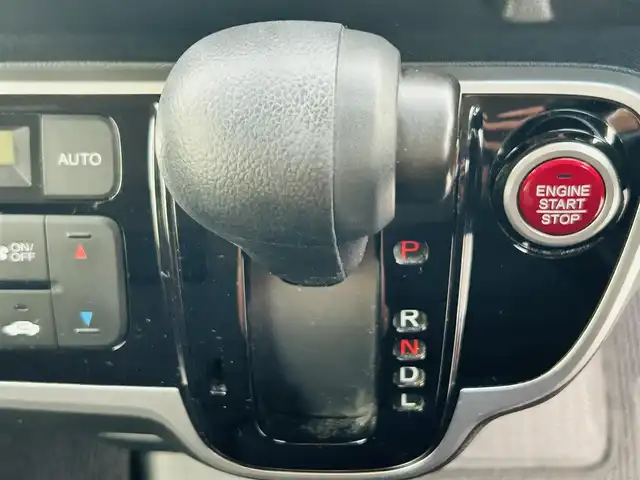 ホンダ Ｎ ＢＯＸ G Lパッケージ 岡山県 2016(平28)年 7.7万km プレミアムアイボリーP (株)IDOMが運営する【じしゃロン岡山店】の自社ローン専用車両です。こちらは現金またはオートローンご利用時の価格です。 自社ローンご希望の方は別途その旨お申し付け下さい/＊プッシュスタート/＊ETC/＊バックカメラ/＊ドライブレコーダー/＊片側パワースライドドア/＊アイドリングストップ/＊ワンセグテレビ/＊スマートキー/＊スペアキー