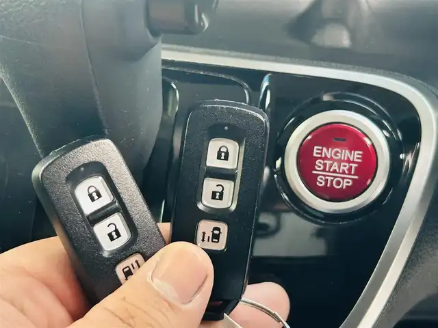 ホンダ Ｎ ＢＯＸ G Lパッケージ 岡山県 2016(平28)年 7.7万km プレミアムアイボリーP (株)IDOMが運営する【じしゃロン岡山店】の自社ローン専用車両です。こちらは現金またはオートローンご利用時の価格です。 自社ローンご希望の方は別途その旨お申し付け下さい/＊プッシュスタート/＊ETC/＊バックカメラ/＊ドライブレコーダー/＊片側パワースライドドア/＊アイドリングストップ/＊ワンセグテレビ/＊スマートキー/＊スペアキー