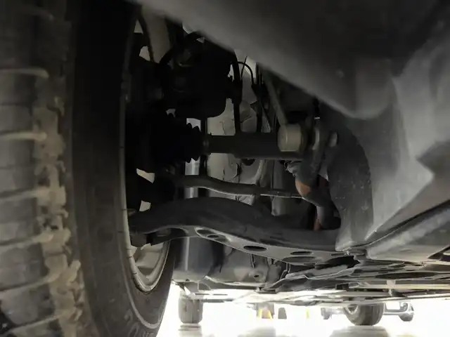 トヨタ プリウス Sセーフティプラス 三重県 2018(平30)年 2.9万km ホワイトパールクリスタルシャイン ハイブリッド/FF/インパネCVT/純正 9インチナビ NSZT-Y66T/バックガイドモニター＆フロントカメラ/ドライブレコーダー 前方/ビルトイン ETC/Toyota Safety Sense/・プリクラッシュセーフティ［PCS］/・レーンディパーチャーアラート［LDA］（操舵支援・ふらつき警報機能あり）/・レーダークルコン/・オートハイビーム［AHB］/・インテリジェントクリアランスソナー（パーキングサポートブレーキ［PKSB］（静止物））/・シンプルインテリジェントパーキングアシスト［IPA］/・先行車発進告知機能/装備/・オートエアコン/・オートライト/・LED ヘッドランプ＆フロントフォグランプ/・雨滴感応式フロントワイパー/・ステアリングスイッチ/・自動防眩ルームミラー/・純正15inAW/・SRS W・サイド＆カーテンシールドエアバッグシステム/・プッシュスタート/・スマートキー
