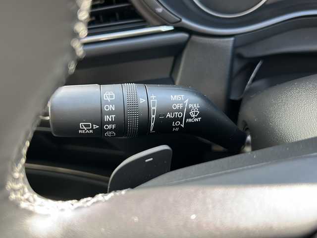マツダ ＣＸ－３０ XD プロアクティブ 岐阜県 2022(令4)年 1.6万km スノーフレイクホワイトパールマイカ 登録時走行距離15638km/純正10.25型ナビ（DVD/CD/Blue tooth/USB入力端子/HDMI入力端子）/ヘッドアップディスプレイ/フルセグTV/全方位カメラ/ビルトインETC/衝突被害軽減システム/電子制御制動力配分システム（EBD）/ブレーキアシスト/エマージェンシー・シグナル・システム/スマート・ブレーキ・サポート（SBS）/車線逸脱警報システム/AT誤発進抑制制御/ブラインドスポットモニター/コーナーセンサー前後/レーダークルーズコントロール/ドライブレコーダー前方/レーンキープアシスト/LEDヘッドライト/フォグランプ/オートライト/横滑り防止装置/盗難防止装置/SRSエアバッグシステム運転席・助手席+サイド/布系シート/フルフラットシート/純正フロアマット/電動リアゲート/ステアリングスイッチ/パドルシフト/オートエアコン/オートワイパー/オートホールド/純正18アルミホイール/純正アンダーエアロ/プッシュスタート/スマートキー/スペアキー1本/禁煙車