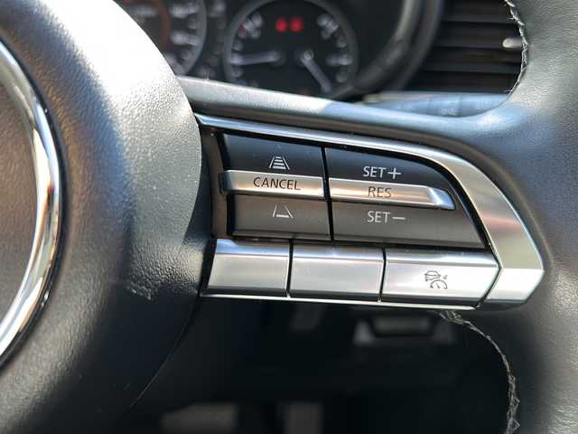 マツダ ＣＸ－３０ XD プロアクティブ 岐阜県 2022(令4)年 1.6万km スノーフレイクホワイトパールマイカ 登録時走行距離15638km/純正10.25型ナビ（DVD/CD/Blue tooth/USB入力端子/HDMI入力端子）/ヘッドアップディスプレイ/フルセグTV/全方位カメラ/ビルトインETC/衝突被害軽減システム/電子制御制動力配分システム（EBD）/ブレーキアシスト/エマージェンシー・シグナル・システム/スマート・ブレーキ・サポート（SBS）/車線逸脱警報システム/AT誤発進抑制制御/ブラインドスポットモニター/コーナーセンサー前後/レーダークルーズコントロール/ドライブレコーダー前方/レーンキープアシスト/LEDヘッドライト/フォグランプ/オートライト/横滑り防止装置/盗難防止装置/SRSエアバッグシステム運転席・助手席+サイド/布系シート/フルフラットシート/純正フロアマット/電動リアゲート/ステアリングスイッチ/パドルシフト/オートエアコン/オートワイパー/オートホールド/純正18アルミホイール/純正アンダーエアロ/プッシュスタート/スマートキー/スペアキー1本/禁煙車