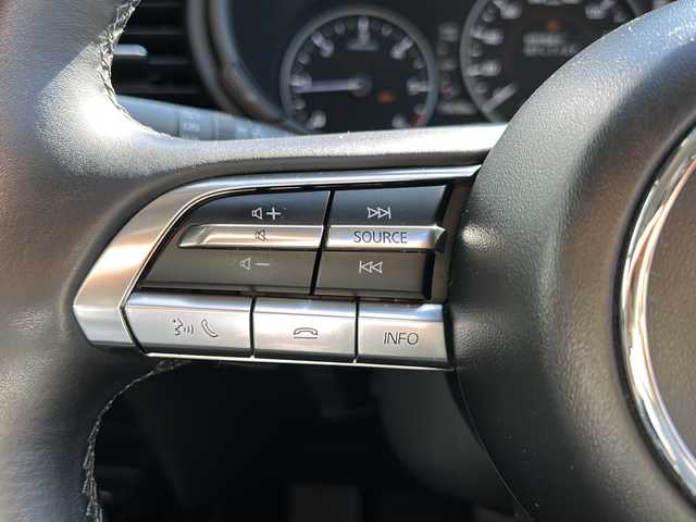 マツダ ＣＸ－３０ XD プロアクティブ 岐阜県 2022(令4)年 1.6万km スノーフレイクホワイトパールマイカ 登録時走行距離15638km/純正10.25型ナビ（DVD/CD/Blue tooth/USB入力端子/HDMI入力端子）/ヘッドアップディスプレイ/フルセグTV/全方位カメラ/ビルトインETC/衝突被害軽減システム/電子制御制動力配分システム（EBD）/ブレーキアシスト/エマージェンシー・シグナル・システム/スマート・ブレーキ・サポート（SBS）/車線逸脱警報システム/AT誤発進抑制制御/ブラインドスポットモニター/コーナーセンサー前後/レーダークルーズコントロール/ドライブレコーダー前方/レーンキープアシスト/LEDヘッドライト/フォグランプ/オートライト/横滑り防止装置/盗難防止装置/SRSエアバッグシステム運転席・助手席+サイド/布系シート/フルフラットシート/純正フロアマット/電動リアゲート/ステアリングスイッチ/パドルシフト/オートエアコン/オートワイパー/オートホールド/純正18アルミホイール/純正アンダーエアロ/プッシュスタート/スマートキー/スペアキー1本/禁煙車