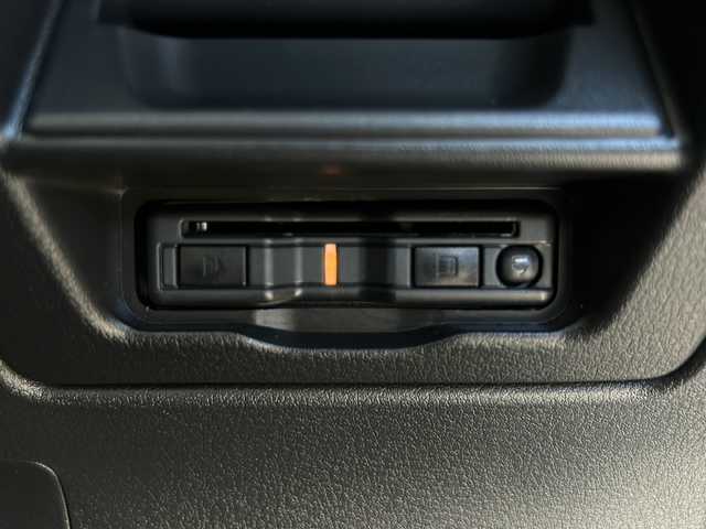 マツダ ＣＸ－３０ XD プロアクティブ 岐阜県 2022(令4)年 1.6万km スノーフレイクホワイトパールマイカ 登録時走行距離15638km/純正10.25型ナビ（DVD/CD/Blue tooth/USB入力端子/HDMI入力端子）/ヘッドアップディスプレイ/フルセグTV/全方位カメラ/ビルトインETC/衝突被害軽減システム/電子制御制動力配分システム（EBD）/ブレーキアシスト/エマージェンシー・シグナル・システム/スマート・ブレーキ・サポート（SBS）/車線逸脱警報システム/AT誤発進抑制制御/ブラインドスポットモニター/コーナーセンサー前後/レーダークルーズコントロール/ドライブレコーダー前方/レーンキープアシスト/LEDヘッドライト/フォグランプ/オートライト/横滑り防止装置/盗難防止装置/SRSエアバッグシステム運転席・助手席+サイド/布系シート/フルフラットシート/純正フロアマット/電動リアゲート/ステアリングスイッチ/パドルシフト/オートエアコン/オートワイパー/オートホールド/純正18アルミホイール/純正アンダーエアロ/プッシュスタート/スマートキー/スペアキー1本/禁煙車