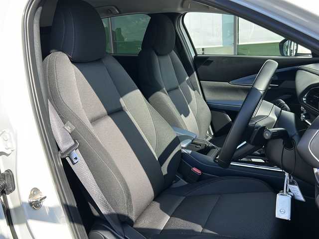 マツダ ＣＸ－３０ XD プロアクティブ 岐阜県 2022(令4)年 1.6万km スノーフレイクホワイトパールマイカ 登録時走行距離15638km/純正10.25型ナビ（DVD/CD/Blue tooth/USB入力端子/HDMI入力端子）/ヘッドアップディスプレイ/フルセグTV/全方位カメラ/ビルトインETC/衝突被害軽減システム/電子制御制動力配分システム（EBD）/ブレーキアシスト/エマージェンシー・シグナル・システム/スマート・ブレーキ・サポート（SBS）/車線逸脱警報システム/AT誤発進抑制制御/ブラインドスポットモニター/コーナーセンサー前後/レーダークルーズコントロール/ドライブレコーダー前方/レーンキープアシスト/LEDヘッドライト/フォグランプ/オートライト/横滑り防止装置/盗難防止装置/SRSエアバッグシステム運転席・助手席+サイド/布系シート/フルフラットシート/純正フロアマット/電動リアゲート/ステアリングスイッチ/パドルシフト/オートエアコン/オートワイパー/オートホールド/純正18アルミホイール/純正アンダーエアロ/プッシュスタート/スマートキー/スペアキー1本/禁煙車