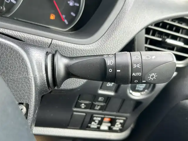 トヨタ ノア Si ダブルバイビー 滋賀県 2016(平28)年 6.1万km ブラック ガソリン/2WD(FF)/CVT/モデリスタエアロ/後席モニター/両側パワースライドドア/7インチ純正ナビ【NSZT-W62G】/(FM/AM/CD/DVD/フルセグ/Bluetooth)/ドライブレコーダー/ETC/バックカメラ/プリクラッシュブレーキアシスト	/レーンキープアシスト	/クルーズコントロール/コーナーセンサー/電動格納ミラー/アイドリングストップ/革巻きステアリング/ステアリングスイッチ/オートライト/LEDヘッドライト/フロントフォグ/オートマチックハイビーム/フルオートエアコン/プッシュスタート/スマートキー/スペアキー/純正フロアマット