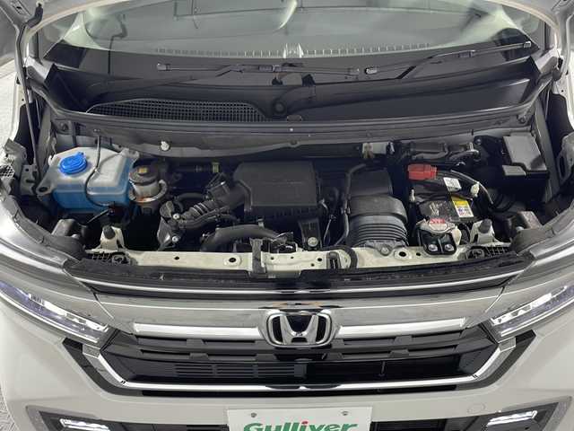 ホンダ Ｎ ＢＯＸ カスタム L ターボ 神奈川県 2021(令3)年 4.3万km プラチナホワイトパール 純正8型SDナビゲーション【VXU-217NBi】/フルセグ　CD DVD AM FM SD Bluetooth USB/バックカメラ/ターボ/両側電動スライドドア【ロールサンシェード】/Honda SENSING/衝突軽減ブレーキ/誤発進抑制機能/歩行者事故低減ステアリング/路外逸脱抑制機能/渋滞追従機能付アダプティブクルーズコントロール/車線維持支援システム（LKAS）/先行車発進お知らせ機能/標識認識機能/後方誤発進抑制機能/オートハイビーム/リアソナー/革巻きステアリング/ステアリングスイッチ/パドルシフト/プライムスムース＆トリコットコンビシート/運転席＆助手席シートバックテーブル/運転席＆助手席シートヒーター/プラズマクラスター技術搭載フルオート・エアコンディショナー/ETC/2.5A USB(2口)/純正前後ドライブレコーダー/プッシュスタート/スマートキー/スペアキー(1本)/LEDヘッドランプ/LEDフォグランプ/シーケンシャルウィンカー/オートライト/純正15インチアルミホイール/電格ウインカーミラー/純正サイドシル　リアスポイラー