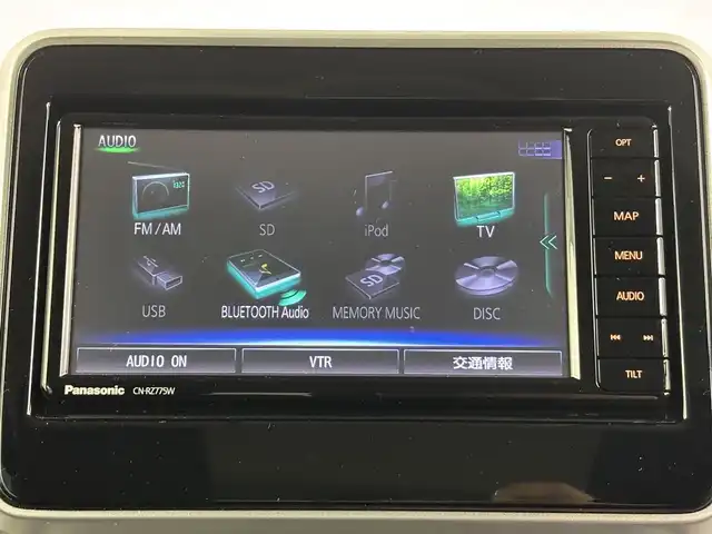スズキ スペーシア ギア HYBRID XZ 埼玉県 2022(令4)年 1.7万km シフォンアイボリーM 純正ナビ/　(フルセグ/AM/FM/Bluetooth)/両側パワースライドドア　/ビルトインＥＴＣ　/バックカメラ　/純正フロアマット　/シートヒーターＤ＋Ｎ席　/純正アルミホイール１４インチ/アイドリングストップ/プッシュスタート/スマートキー