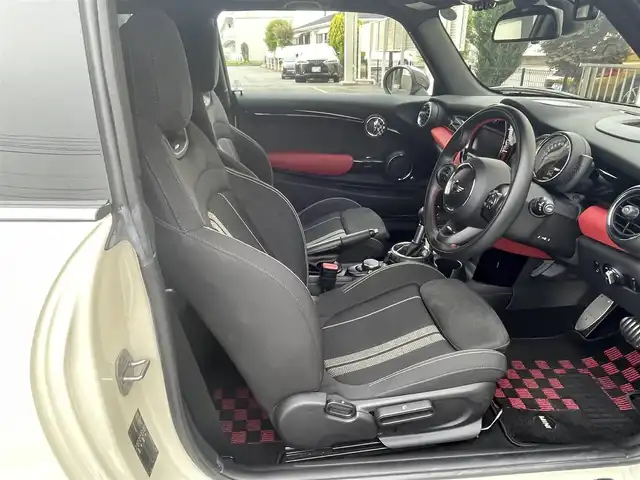 ＭＩＮＩ ミニ ジョンクーパーワークス 愛知県 2016(平28)年 2.8万km ペッパー・ホワイト AIS評点5点 内装A/ユーザー買取　/メーカーHDDナビ　/バックカメラ　/ミラー一体型ETC /前後ドライブレコーダー　/スマートキー　/LEDヘッド　/パドルシフト　/ステアリングスイッチ　/スペアキー　