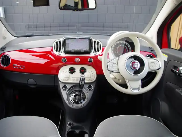 フィアット ５００ 埼玉県 2018(平30)年 1.9万km 赤 ガラスルーフ/バックカメラ/Carrozzeriaナビ/パークセンサー/革巻きステアリング/CD/DVD再生可/フルセグTV/Bluetooth/ETC/ドラレコ/横滑り防止装置/キーレスエントリー/純正フロアマット/純正15インチAW