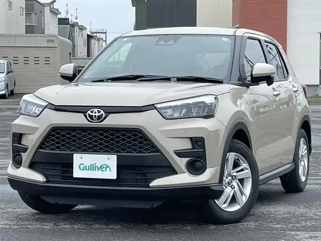トヨタ ライズ G 道央・札幌 2024(令6)年 1.4万km ナチュラルベージュマイカM ４WD/寒冷地仕様/社外SDナビ/CD/DVD/BT/フルセグ/スマートアシスト/衝突被害軽減ブレーキ/横滑り防止装置/レーンキープアシスト/コーナーセンサー/バックカメラ/ETC/アイドリングストップ/ワイパーデアイサー/PWRMODE/前席シートヒーター/ステアリングリモコン/MTモード付AT/プッシュスタート/スマートキー/LEDヘッドライト/オートライト/オートハイビーム/電動格納ミラー/ウィンカーミラー/フロアマット/レンタカー登録