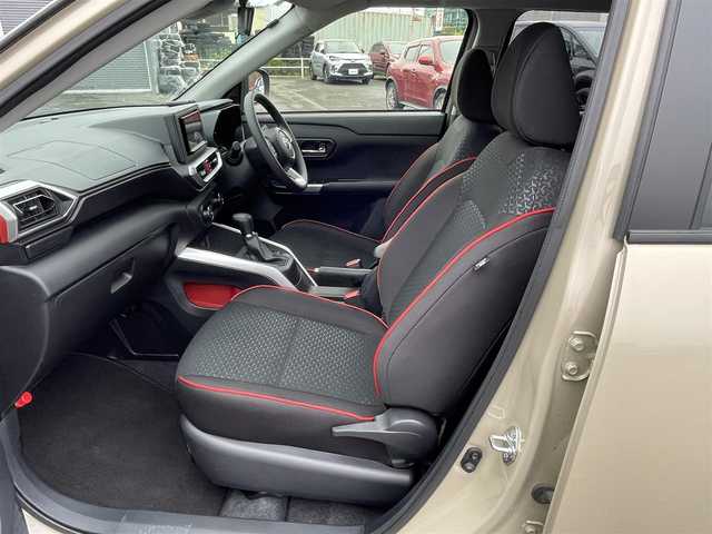 トヨタ ライズ G 道央・札幌 2024(令6)年 1.4万km ナチュラルベージュマイカM ４WD/寒冷地仕様/社外SDナビ/CD/DVD/BT/フルセグ/スマートアシスト/衝突被害軽減ブレーキ/横滑り防止装置/レーンキープアシスト/コーナーセンサー/バックカメラ/ETC/アイドリングストップ/ワイパーデアイサー/PWRMODE/前席シートヒーター/ステアリングリモコン/MTモード付AT/プッシュスタート/スマートキー/LEDヘッドライト/オートライト/オートハイビーム/電動格納ミラー/ウィンカーミラー/フロアマット/レンタカー登録