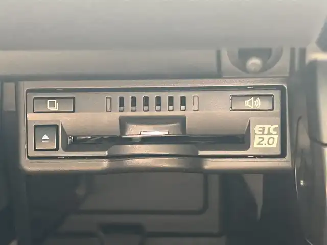 レクサス ＵＸ 200 バージョンC 滋賀県 2022(令4)年 4.8万km ソニックチタニウム 禁煙車/純正メモリナビ/（DVD/CD/FM/AM/Bluetooth/フルセグテレビ）/全周囲カメラ/衝突軽減ブレーキ/レーンキープアシスト/クルーズコントロール/パドルシフト/ハンドルヒーター/革巻きステアリング/ステアリングリモコン/メモリシート（D席+N席）/パワーシート（D席+N席）/シートヒーター（D席+N席）/コーナーセンサー/LEDヘッドライト/オートライト/ETC/ドライブレコーダー/オートエアコン/スマートキー/プッシュスタート/12V電源/盗難防止装置/USBジャック/純正17インチアルミホイール/純正フロアマット