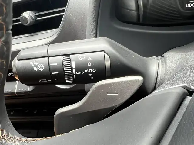 レクサス ＵＸ 200 バージョンC 滋賀県 2022(令4)年 4.8万km ソニックチタニウム 禁煙車/純正メモリナビ/（DVD/CD/FM/AM/Bluetooth/フルセグテレビ）/全周囲カメラ/衝突軽減ブレーキ/レーンキープアシスト/クルーズコントロール/パドルシフト/ハンドルヒーター/革巻きステアリング/ステアリングリモコン/メモリシート（D席+N席）/パワーシート（D席+N席）/シートヒーター（D席+N席）/コーナーセンサー/LEDヘッドライト/オートライト/ETC/ドライブレコーダー/オートエアコン/スマートキー/プッシュスタート/12V電源/盗難防止装置/USBジャック/純正17インチアルミホイール/純正フロアマット