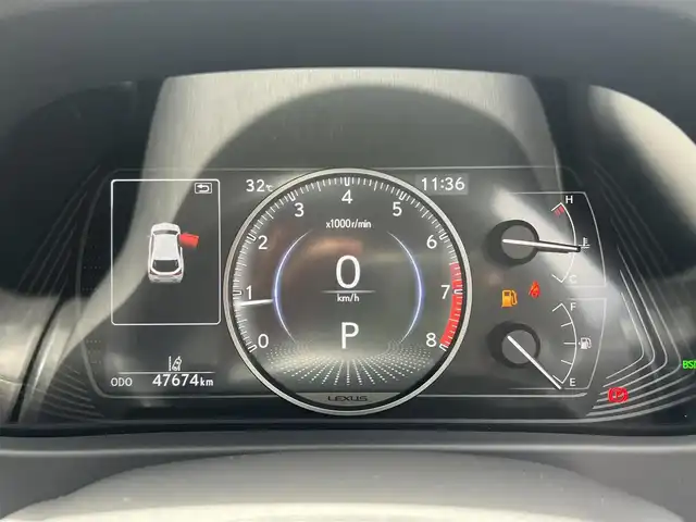 レクサス ＵＸ 200 バージョンC 滋賀県 2022(令4)年 4.8万km ソニックチタニウム 禁煙車/純正メモリナビ/（DVD/CD/FM/AM/Bluetooth/フルセグテレビ）/全周囲カメラ/衝突軽減ブレーキ/レーンキープアシスト/クルーズコントロール/パドルシフト/ハンドルヒーター/革巻きステアリング/ステアリングリモコン/メモリシート（D席+N席）/パワーシート（D席+N席）/シートヒーター（D席+N席）/コーナーセンサー/LEDヘッドライト/オートライト/ETC/ドライブレコーダー/オートエアコン/スマートキー/プッシュスタート/12V電源/盗難防止装置/USBジャック/純正17インチアルミホイール/純正フロアマット