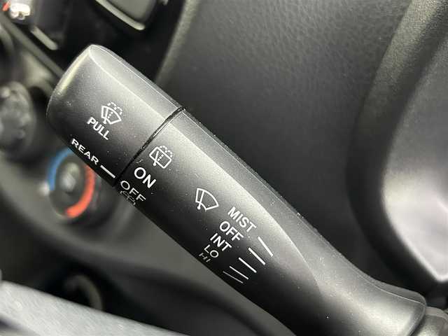トヨタ ヴィッツ F 道央・札幌 2018(平30)年 4.6万km スーパーホワイトⅡ ・４WD/・寒冷地仕様/・メモリーナビ/　CD/BT/USB/・バックカメラ/・ETC/・フロントデアイサー/・ライトレベライザー/・フォグライト/・キーレス/・フロアマット/・ドアバイザー/・ホイール付スタッドレス積込