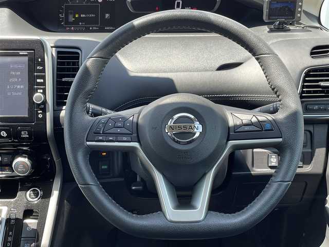 日産 セレナ ハイウェイスターVセレクションⅡ 福岡県 2019(令1)年 4.5万km マルーンレッド プロパイロット/フリップダウンモニター/純正９インチナビ（ＭＭ５１８Ｄ－Ｌ）/フルセグTV/CD/DVD/BD/BT/SD/AUX/全周囲カメラ/エマージェンシーブレーキ/LDW/ハンズフリー両側パワースライドドア/デジタルインナーミラー/パーキングアシスト/ＥＴＣ/レーダークルーズコントロール/ＬＥＤオートライト/フォグランプ/純正アルミ/ロールサンシェード/シートバックテーブル/電動パーキング/ブレーキホールド/スマートキー/プッシュスタート/アイドリングストップ