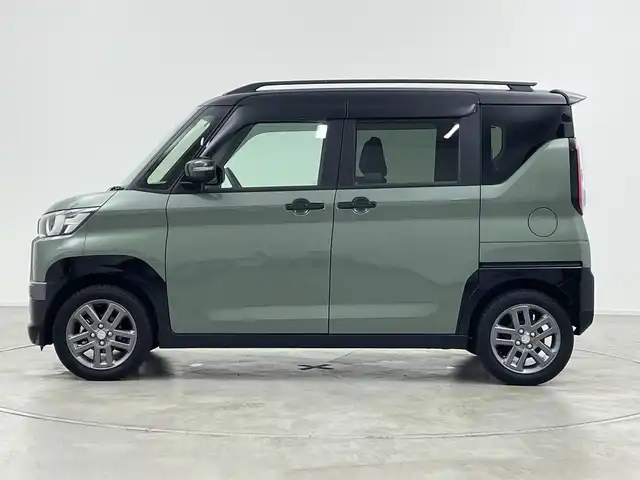 三菱 デリカミニ T プレミアム 群馬県 2024(令6)年 0.5万km 緑Ⅱ １０型ナビ　全周囲カメラ　フルセグＴＶ　デジタルインナーミラー　両側電動スライドドア　衝突被害軽減ブレーキ　レーンアシスト　ＭＩ－ＰＩＬＯＴ　ステアリングヒーター　前後ドラレコ　ＥＴＣ　ＬＥＤ　禁煙車