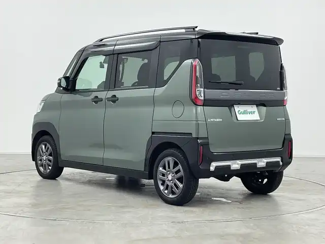 三菱 デリカミニ T プレミアム 群馬県 2024(令6)年 0.5万km 緑Ⅱ １０型ナビ　全周囲カメラ　フルセグＴＶ　デジタルインナーミラー　両側電動スライドドア　衝突被害軽減ブレーキ　レーンアシスト　ＭＩ－ＰＩＬＯＴ　ステアリングヒーター　前後ドラレコ　ＥＴＣ　ＬＥＤ　禁煙車
