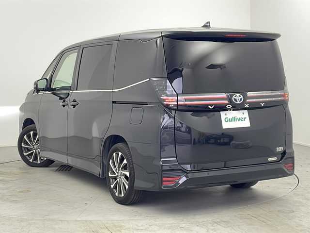 トヨタ ヴォクシー ハイブリッド S－Z 愛知県 2023(令5)年 3.2万km グリッターブラックガラスフレーク 純正10.5型ナビ/純正フリップダウンモニター/フルセグTV/バックカメラ/（BT/CD/DVD/HDMI)/プリクラッシュセーフティー/レーダークルーズコントロール/レーンディパーチャーアラート/クリアランスソナー/パーキングセンサー/ロードサインアシスト/横滑り防止装置/両側パワースライドドア/ビルトインETC/AC100V/リアサンシェード/LEDヘッドライト/オートライト/オートハイビーム